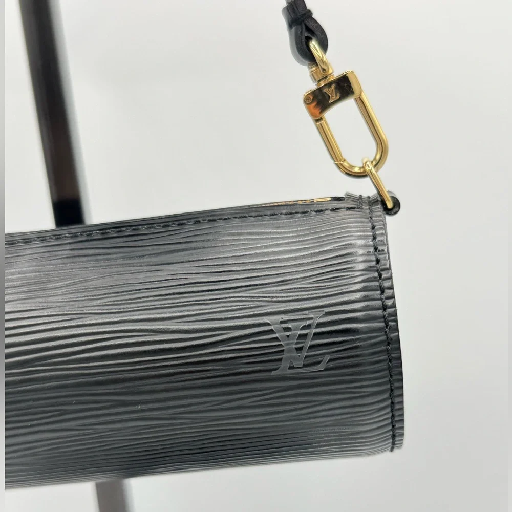 Louis Vuitton Epi Pochette Souflott Bag - Picture 9 of 13